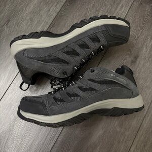 Columbia Men's Charcoal and Black Athletic Shoes